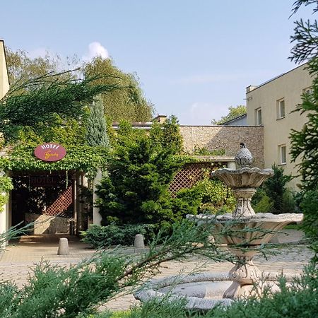 Hotel Trzy Swiaty Spa & Wellness Rajska Wyspa グリヴィツェ エクステリア 写真