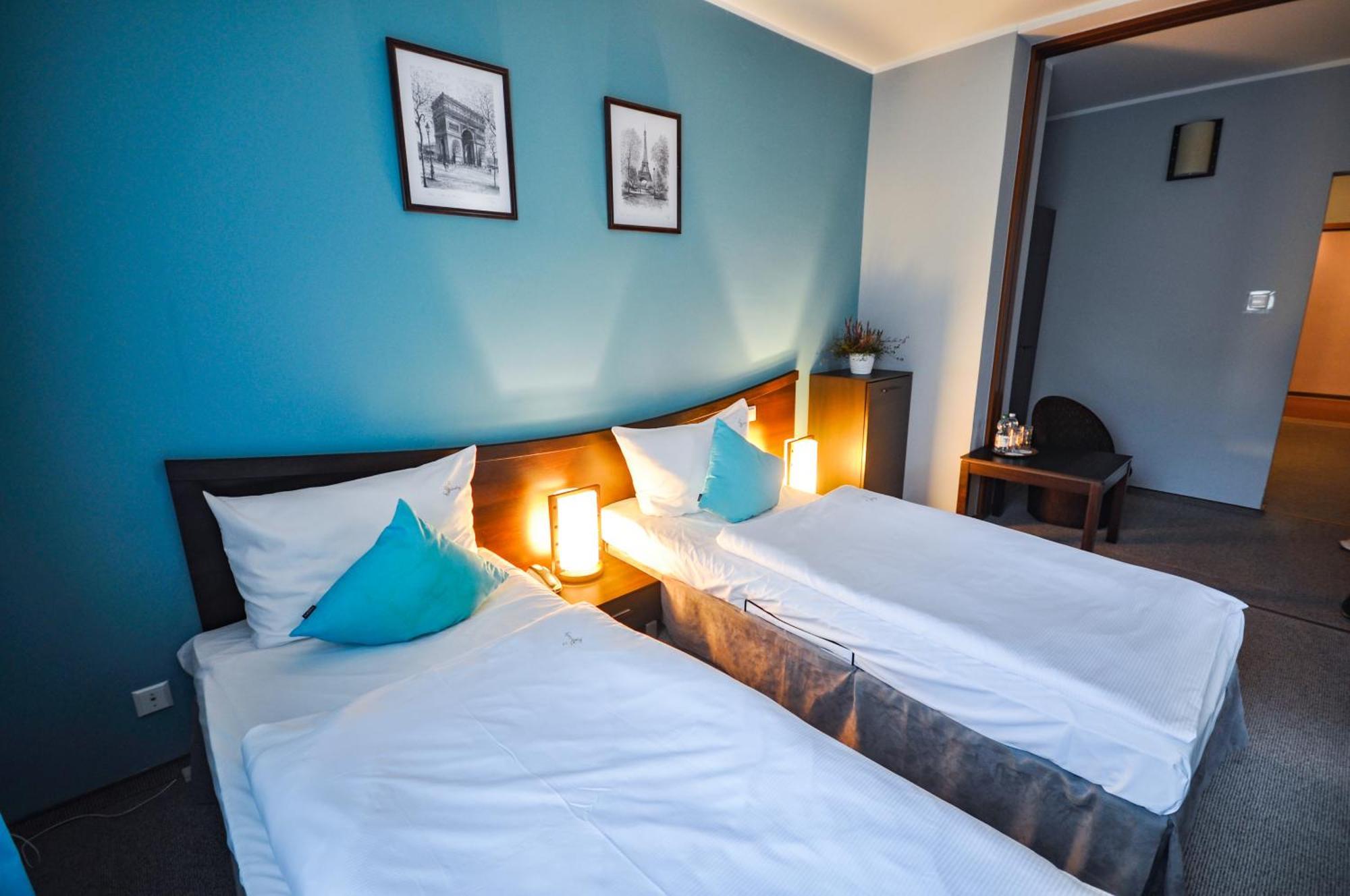 Hotel Trzy Swiaty Spa & Wellness Rajska Wyspa グリヴィツェ エクステリア 写真