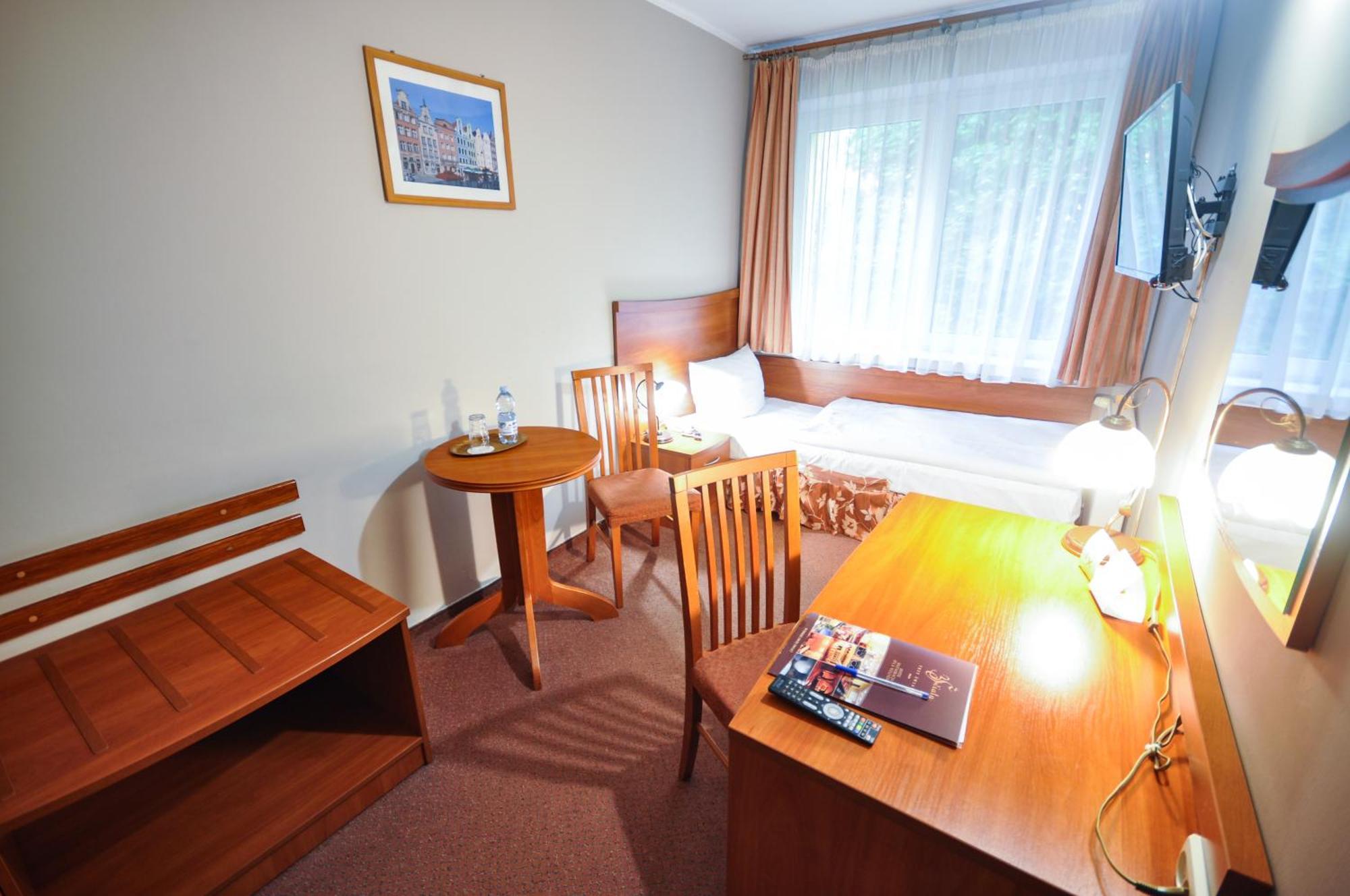 Hotel Trzy Swiaty Spa & Wellness Rajska Wyspa グリヴィツェ エクステリア 写真