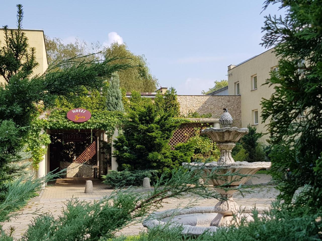 Hotel Trzy Swiaty Spa & Wellness Rajska Wyspa グリヴィツェ エクステリア 写真